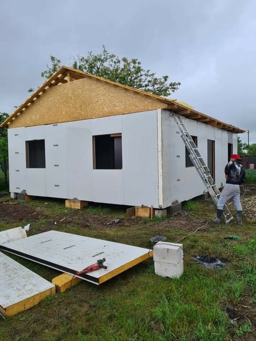 Case modulare 8x5m din structura metalica