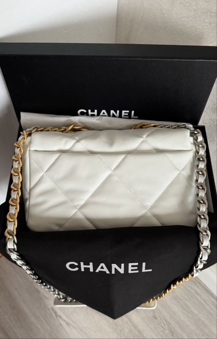 Geanta model Chanel 19