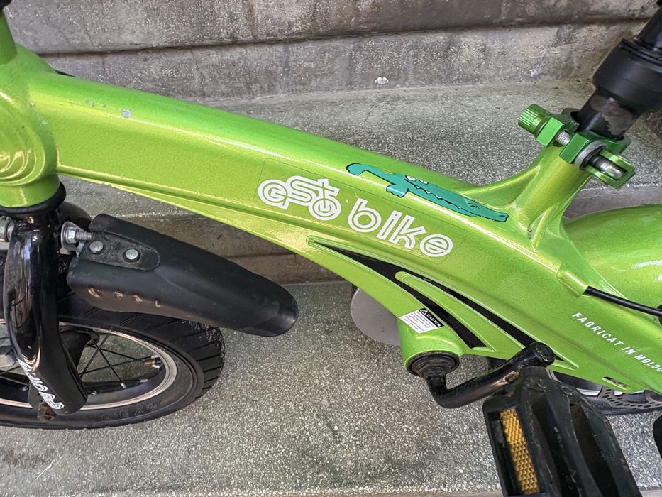 Bicicletă copii GST Bike 12 inch frâne pe disc roți ajutătoare șa reglabilă stare foarte bună anvelope excelente gata de utilizare.fara Frana pe fata
