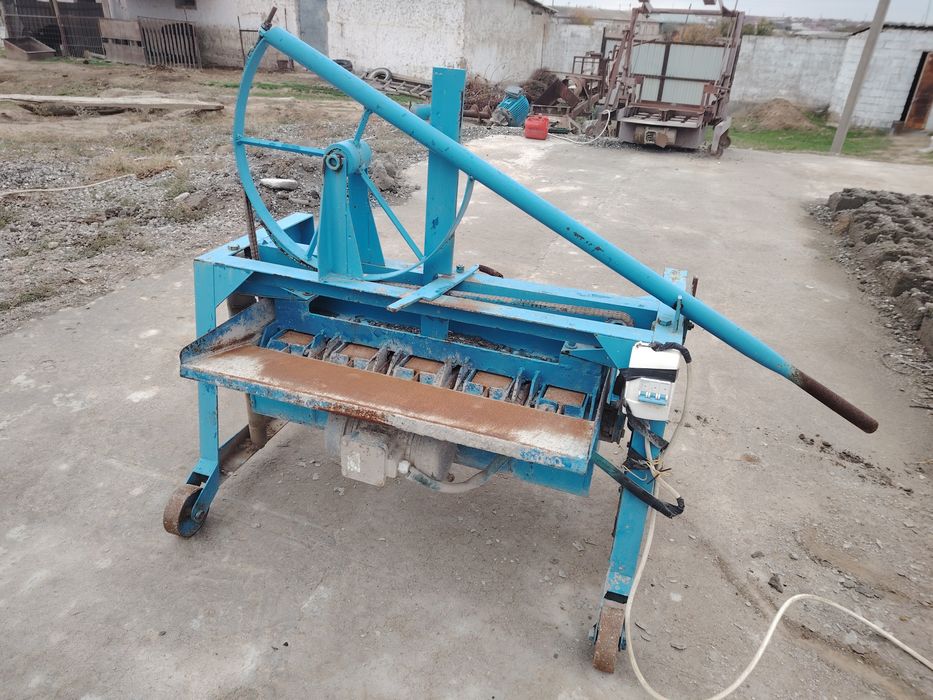 Shlakablok aparati deyarli yangi