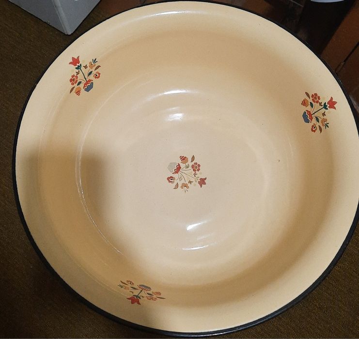 Продам советские эмалированые тазы