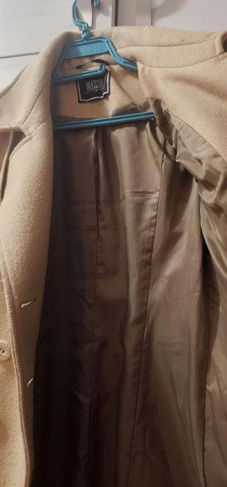 Палто  Alessa
M размер
С нормални следи от употреба
85€