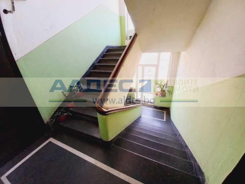 Продава се Тристаен апартамент в София, Център - 82 кв.м за 3598 €/кв.м - Снимка #16