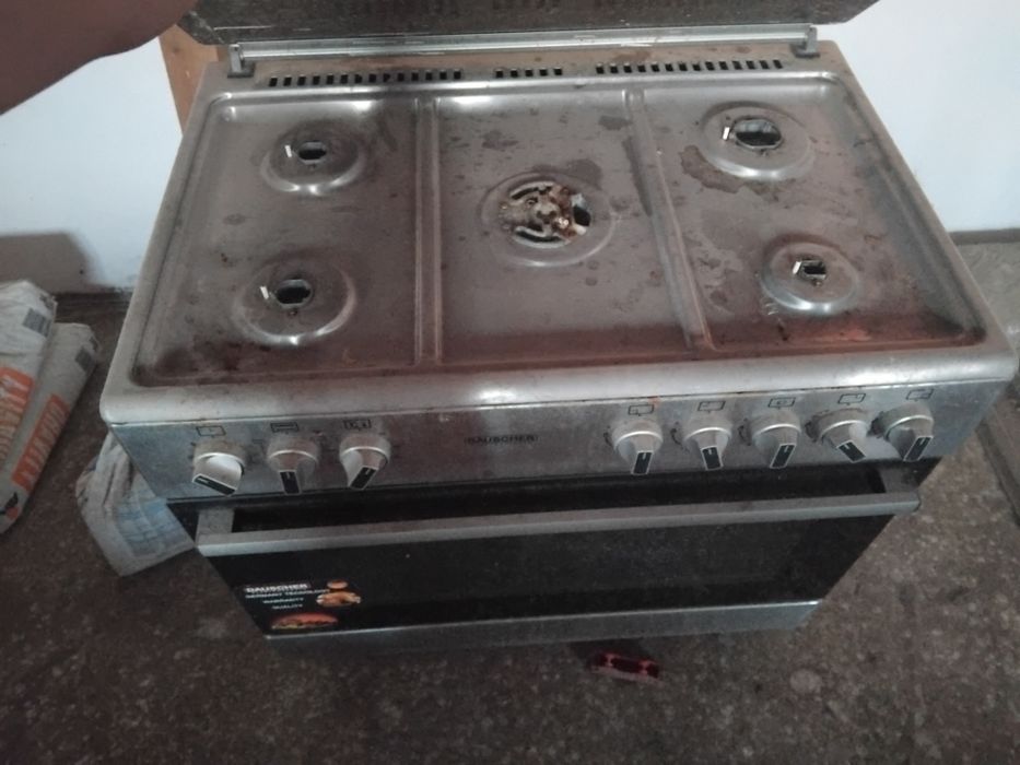 Газ плита с духовкой