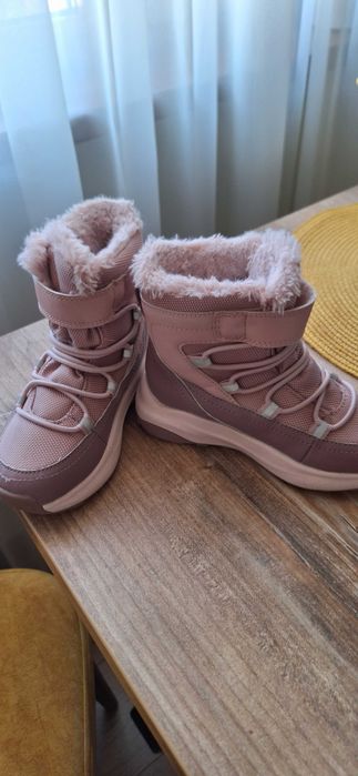 Детски боти за момиче. HM. Като нови. 26 номер.