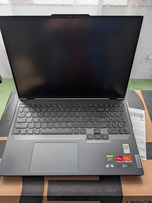 Laptop Gaming Lenovo Legion Pro 5 16ARX8 cu procesor AMD Ryzen 7 7745H