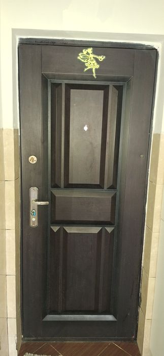 Vând ușa în stare foarte bună