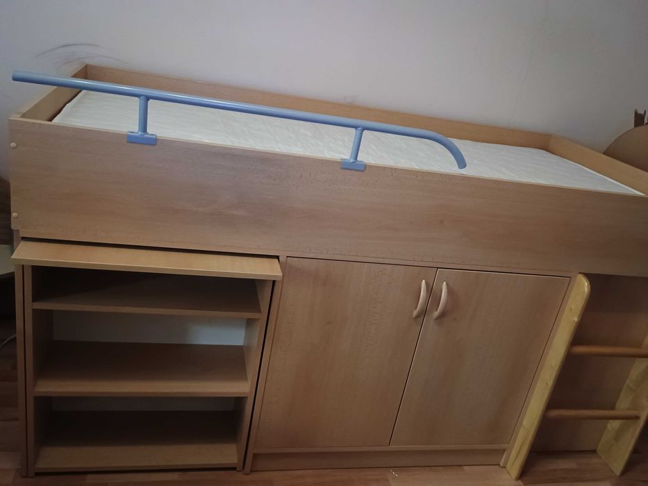 Комбинирано детско легло.