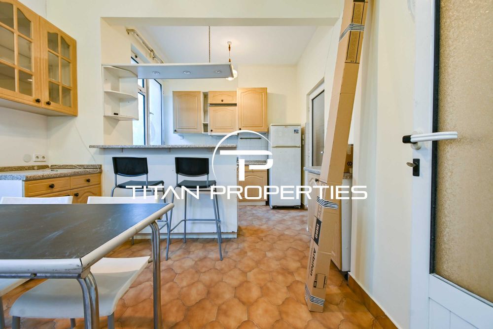 Дава се под наем Четиристаен апартамент в София, Център - 122 кв.м за 816 € - Снимка #1