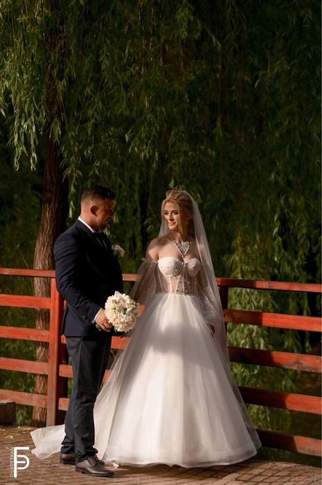 Vand rochie de mireasa