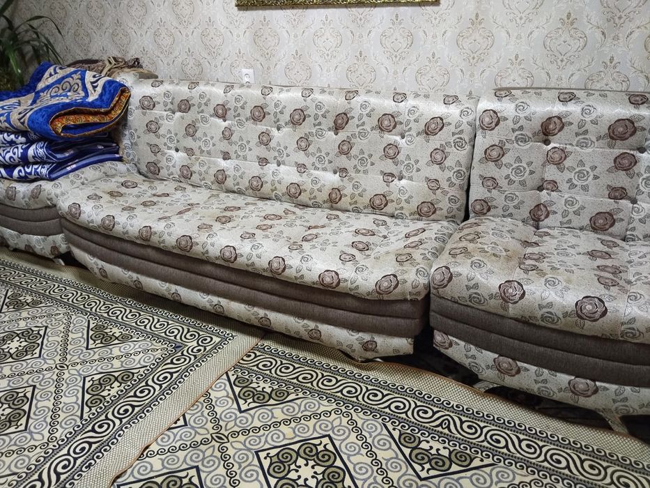 Диван в хорошем состояний