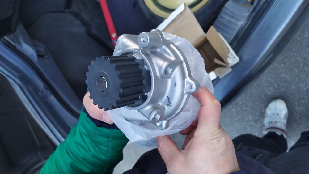 Водна помпа- дизел, за Мазда 6