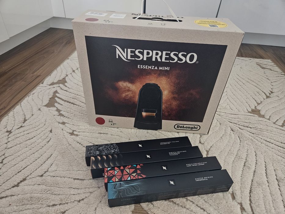 Espressor capsule Delonghi Nespresso + 47 capsule de cafea Nesprsso