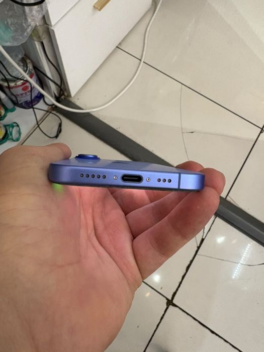 Продам Iphone 16
