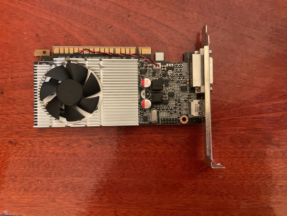 Vând placă video Geforce 605 1 GB ddr3- foarte bună pentru office