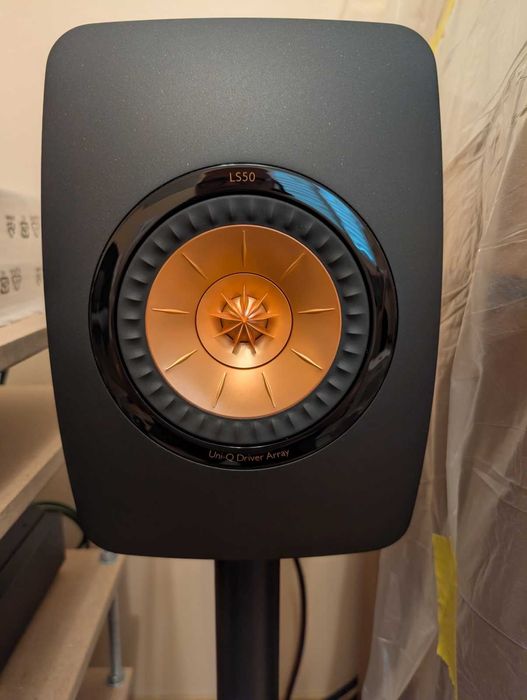 Комплект качествена аудио система колони, стойки и субуфер KEF
