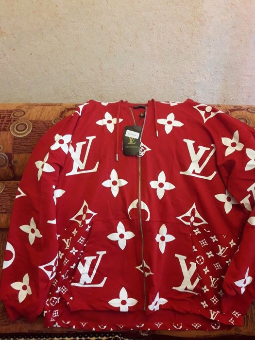 Продам спортивный костюм