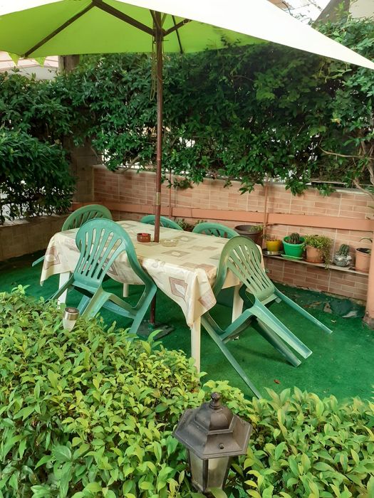 Сграда с три самостоятелни апартамента