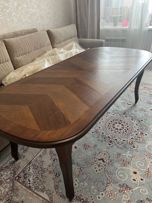 Продается стол для гостей