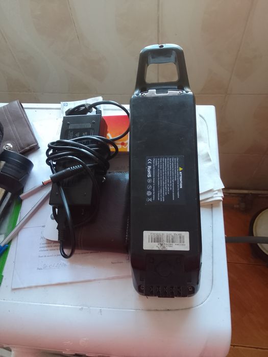 Vand 2 bateri pentru biciclete