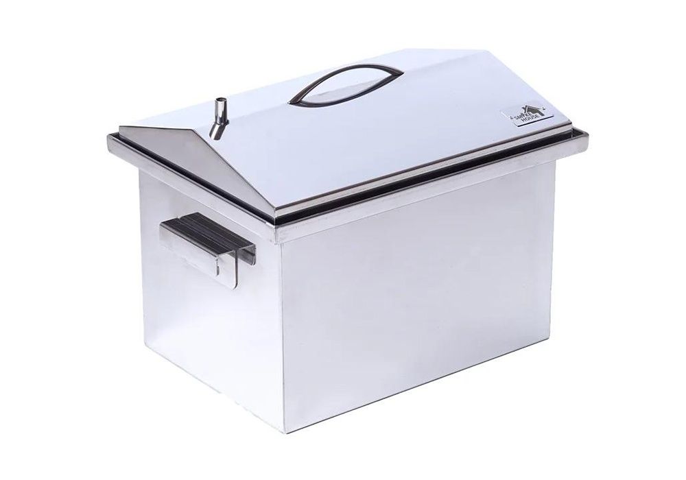 Пушилня за месо и риба и дървени стърготини за опушване