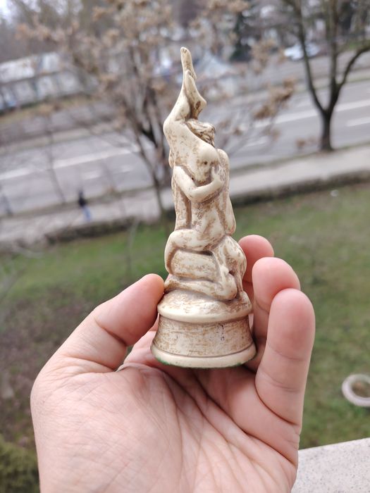 Figurina erotica senzațională