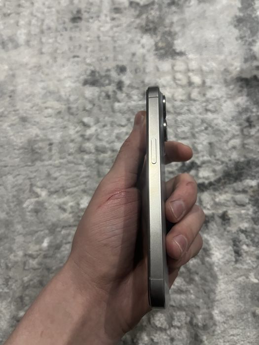 iPhone 15 Pro Natural Titanium