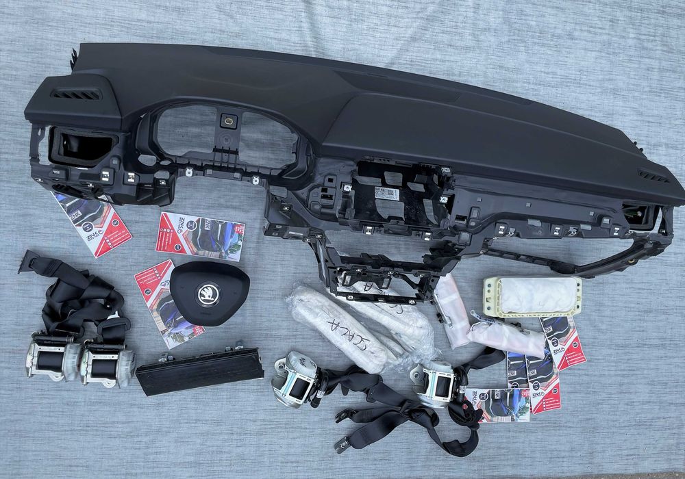Skoda Scala kit airbag volan pasager genunchi  plansa bord - centuri