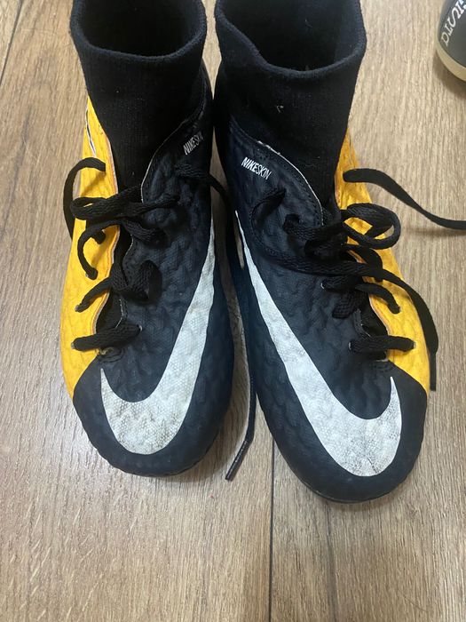 Футболни бутонки