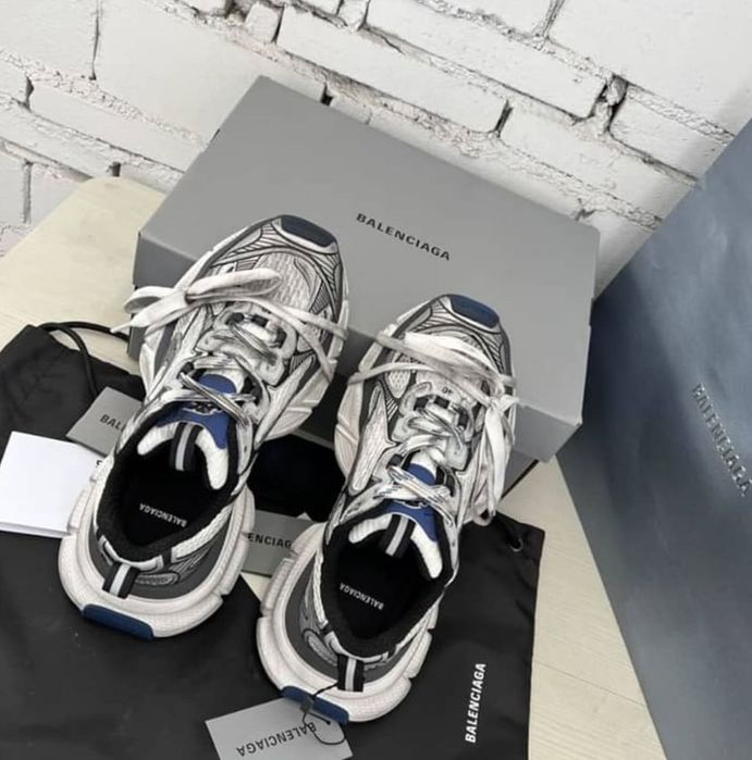 Balenciaga   3 X L