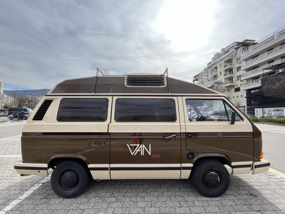 Продавам подвижен бар с развит бизнес