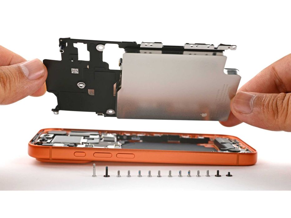 Ремонт iPhone/iPad/Macbook