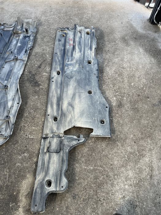 Scut lateral scut stanga dreapta lateral sub masina pt passat b8