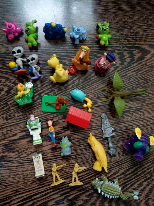 Играчки от киндер яйца,(някои от времето на соца) и други играчки