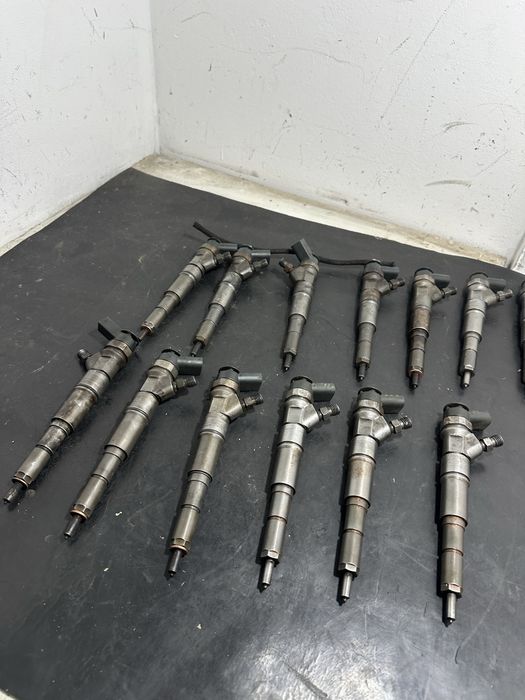 Injector injectoare BMW Seria 5 E60 E61 525d 177cp 2.5 diesel