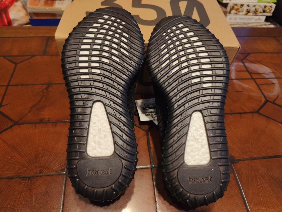 Adidas Yeezy Boost 350 V2 core black red