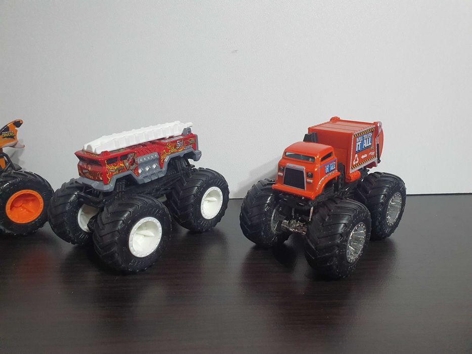 Игрален комплект 2 In 1 Hot Wheels - Мега автовоз и писта