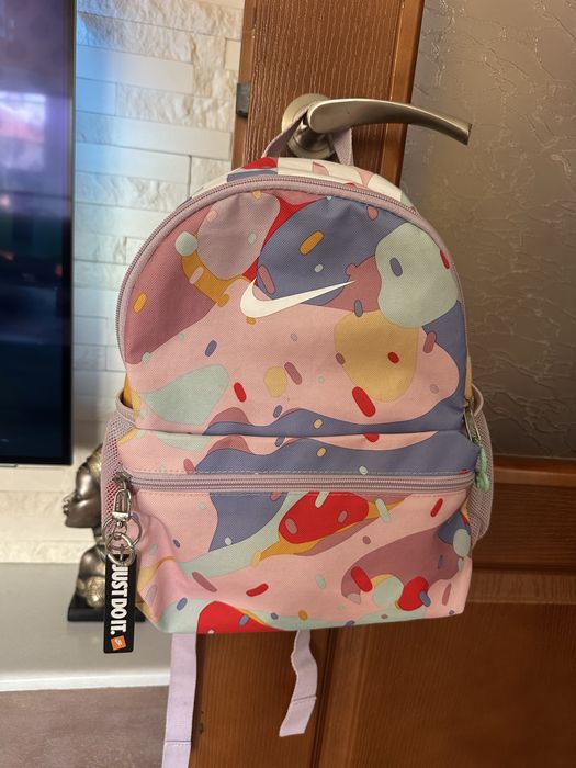 Раница на Nike..