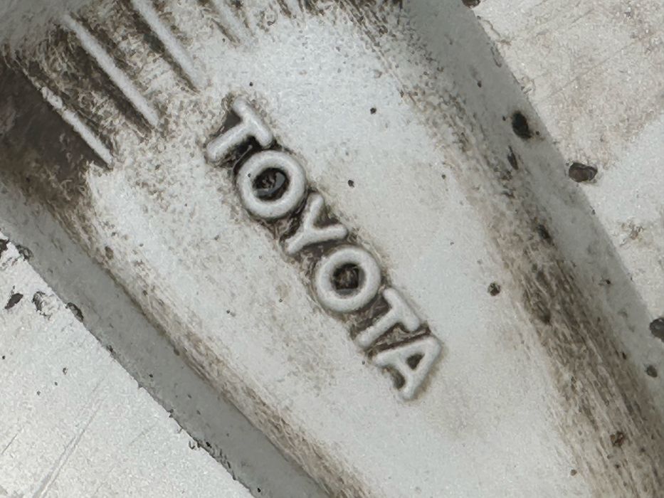 R-16 toyota camry 35/30 original европец