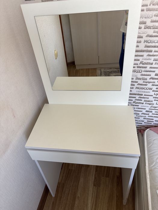 Продается туалетный столик