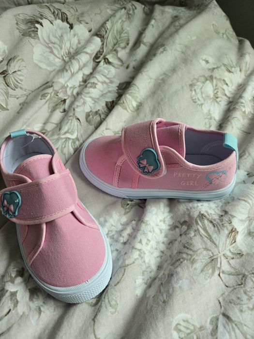 Пантофи за момиче