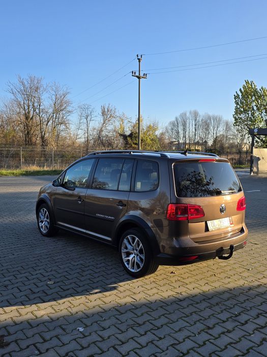 VW Touran Cross 2.0 tdi Pano/Led/ParkAssist/7locuri An 2015 Vw Touran
