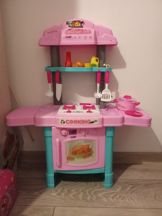 Vând bucătărie  jucărie pentru fetite