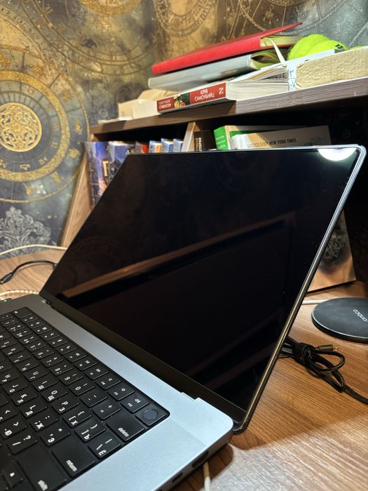 Mac book pro, m2 pro, 16 дюймов