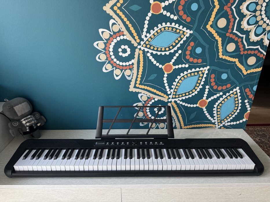 Синтезатор (почти новый)