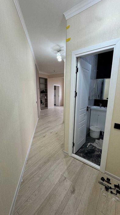 Продается квартира в Яшнабадском районе Иззат новострой 1в2хком 2-этаж