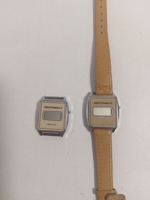 Советские женские  электронные часы.