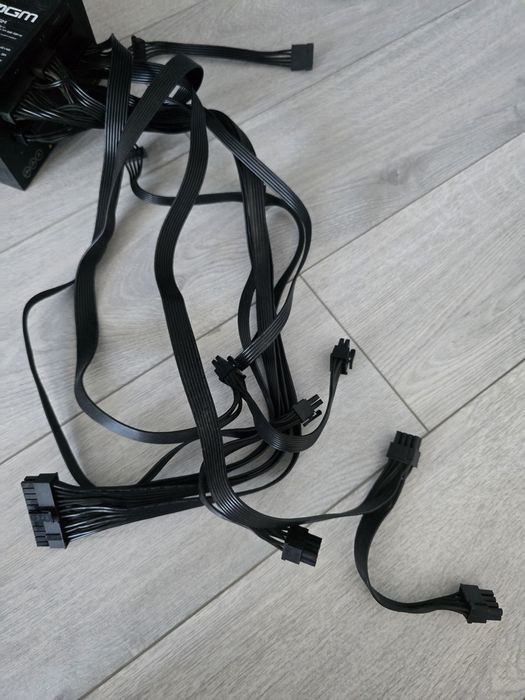 Sursa Gigabyte 1000W 80+ Gold Sigiliu