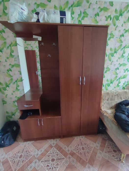 Продам шкаф для прихожей, торг уместен