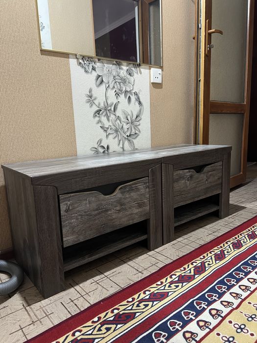 Тумбочки зеркало робочий стол